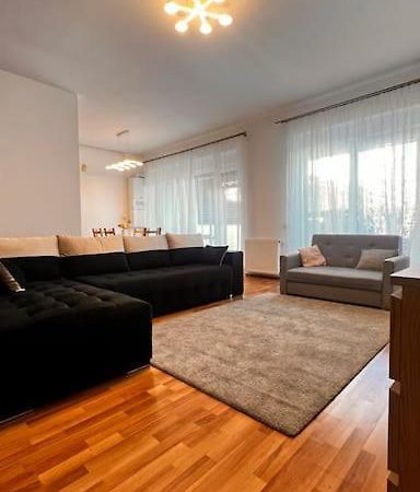 Otopeni Airport Apartment With Private Garden Exteriér fotografie