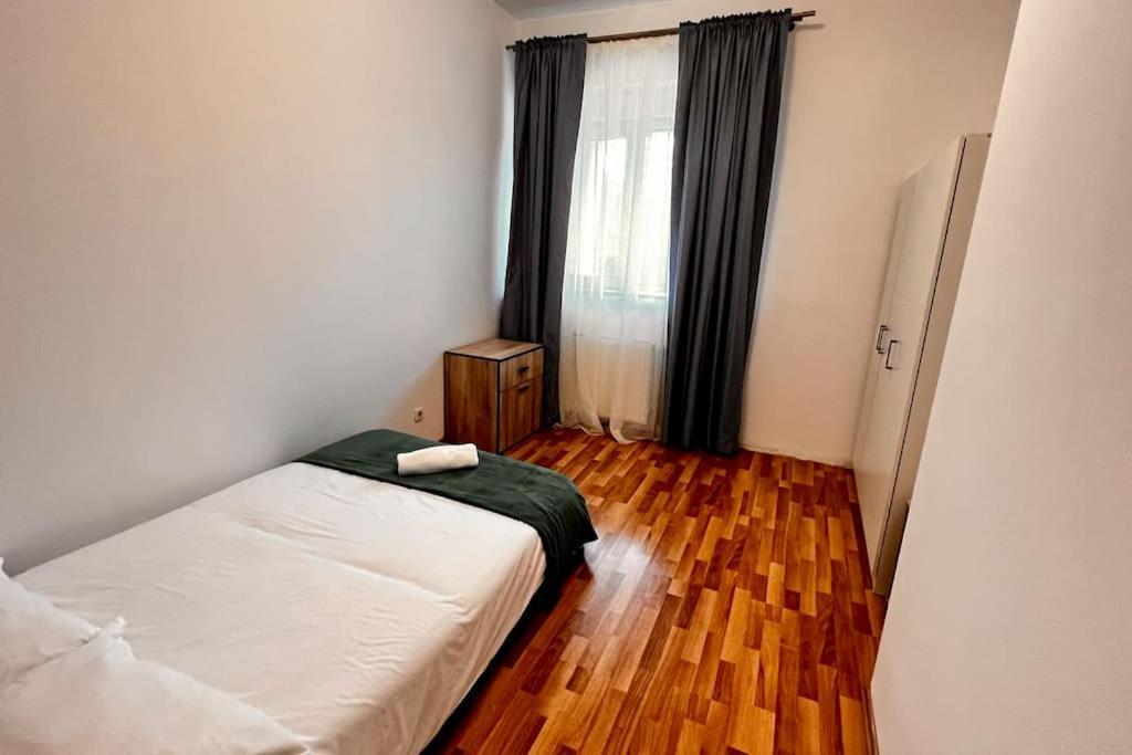 Otopeni Airport Apartment With Private Garden Exteriér fotografie