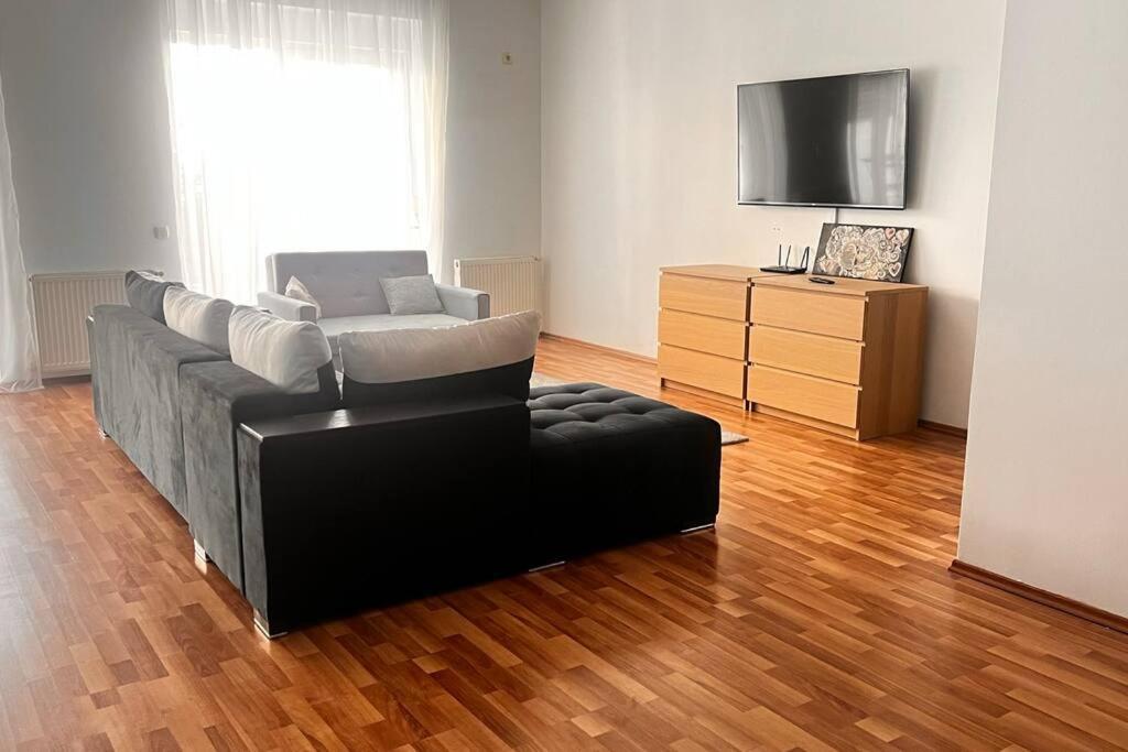 Otopeni Airport Apartment With Private Garden Exteriér fotografie