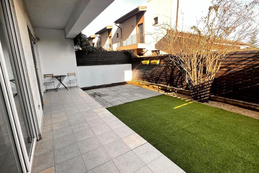 Otopeni Airport Apartment With Private Garden Exteriér fotografie