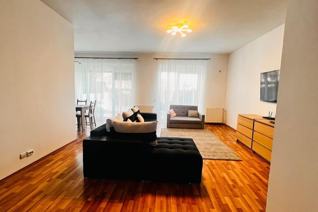 Otopeni Airport Apartment With Private Garden Exteriér fotografie