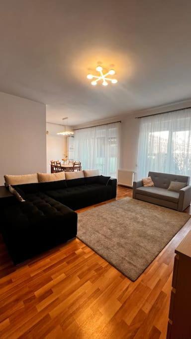 Otopeni Airport Apartment With Private Garden Exteriér fotografie