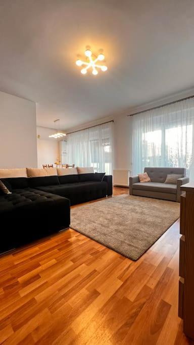 Otopeni Airport Apartment With Private Garden Exteriér fotografie