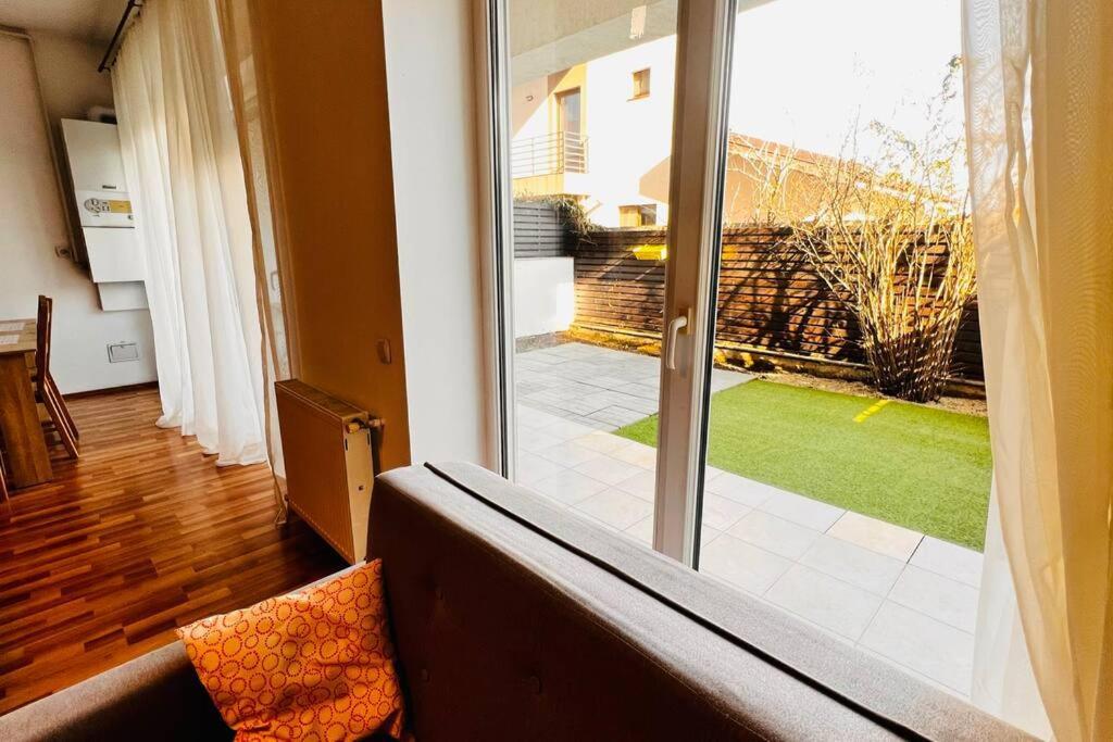 Otopeni Airport Apartment With Private Garden Exteriér fotografie