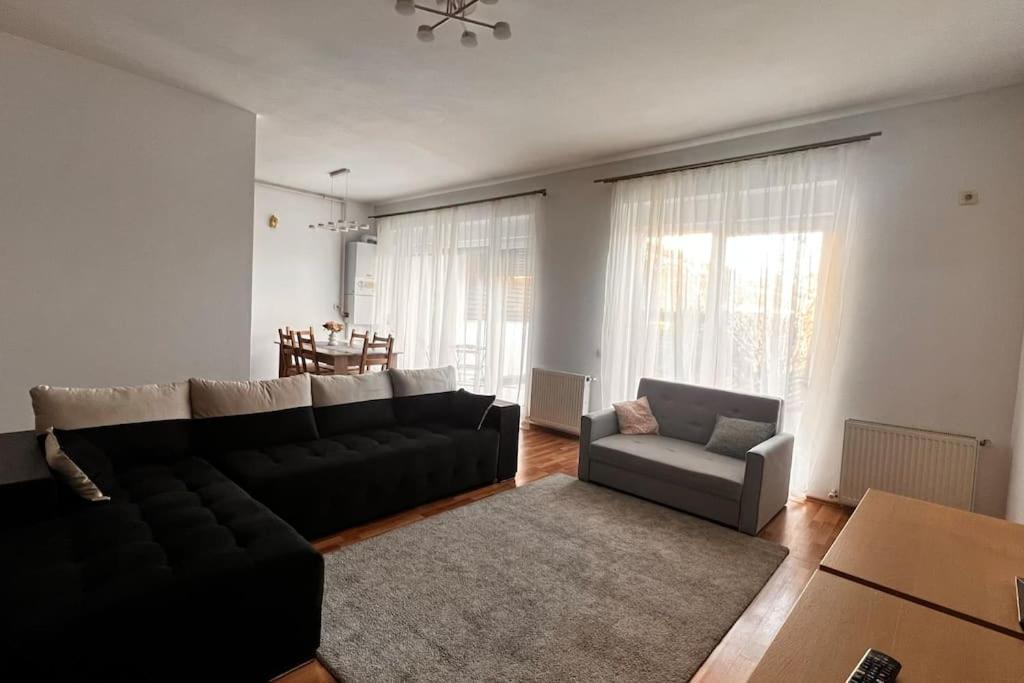 Otopeni Airport Apartment With Private Garden Exteriér fotografie