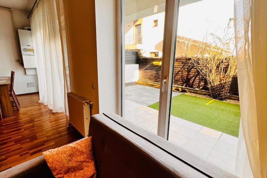 Otopeni Airport Apartment With Private Garden Exteriér fotografie
