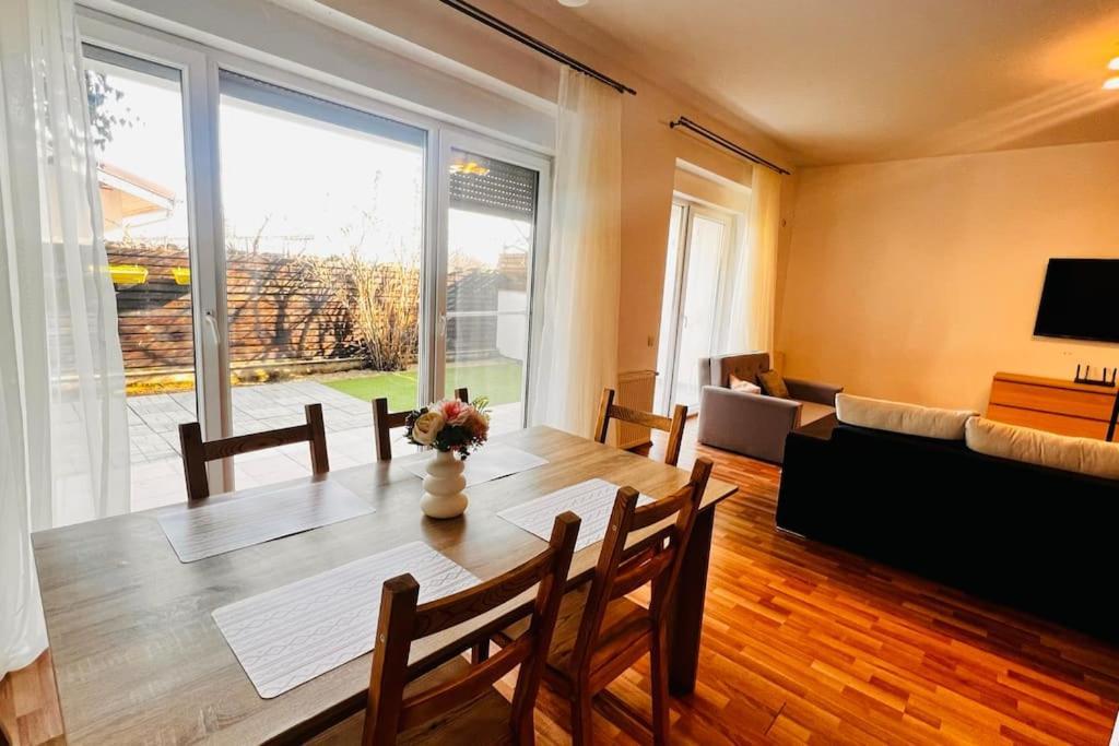 Otopeni Airport Apartment With Private Garden Exteriér fotografie